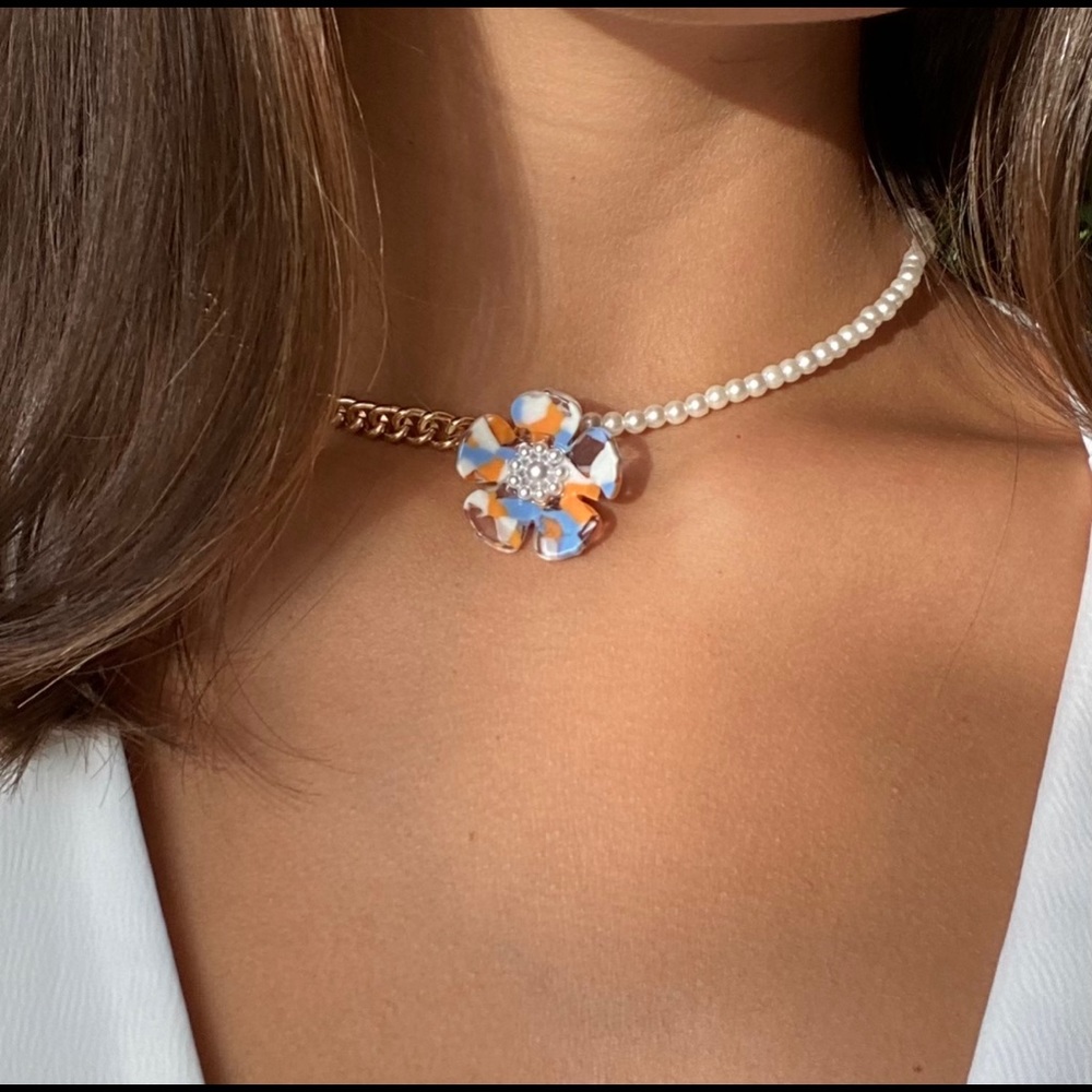Pearl and Gold Chain Necklace with Flower